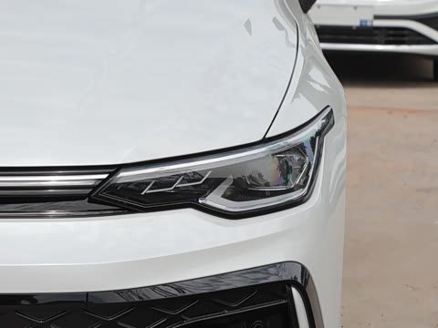 2025�� �Ŀ�� 300TSI R-Line