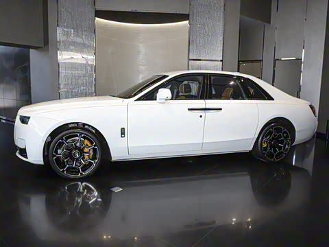 2025�� Black Badge