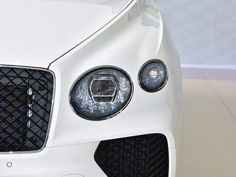 2026�� 4.0T V8 ������