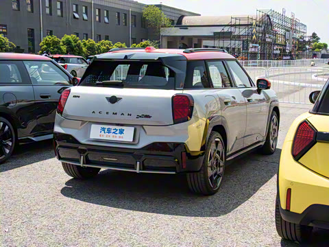 2025�� JOHN COOPER WORKS