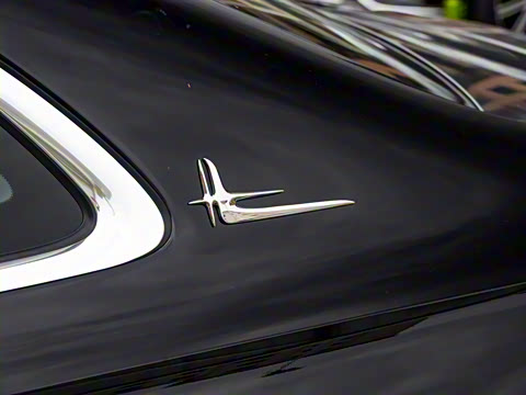 2025�� �Ŀ� E 300 L ����˶���