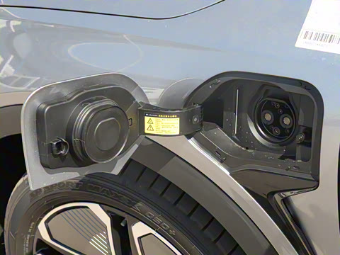 2025�� 735MAX 160kW