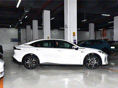 2025�� 300UltraǬ���Ǽ�ADS SE���̰�