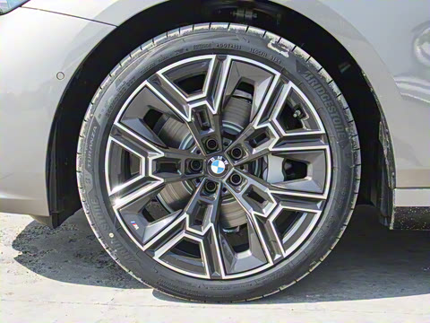 2025�� 530Li ������ M�˶���װ