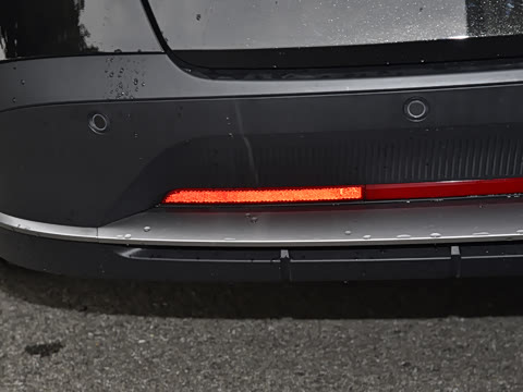 2025�� 300UltraǬ���Ǽ�ADS SE���̰�