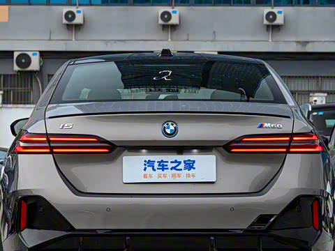 2024�� xDrive M60