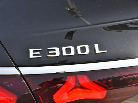 2025�� �Ŀ� E 300 L �����