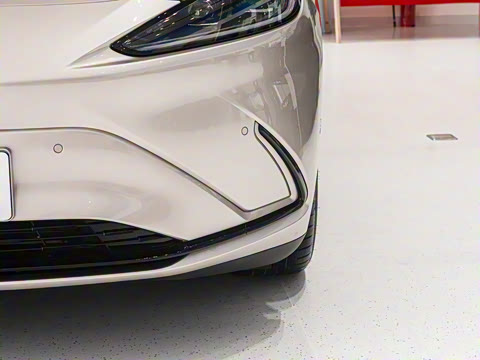 2025�� 735MAX 160kW