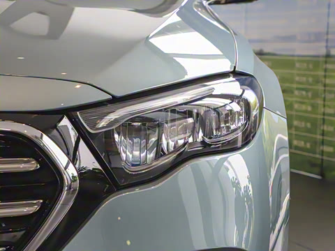 2025�� �Ŀ� E 300 L ������