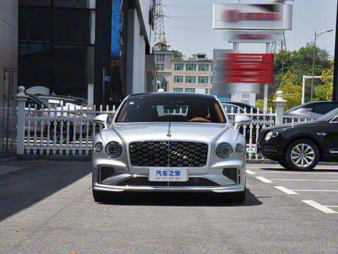 2026�� 4.0T V8 Mulliner