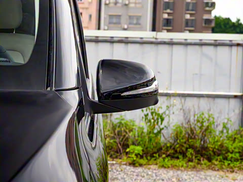 2025�� V 300 L ����������