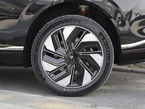 2025�� 636Max����� 5��