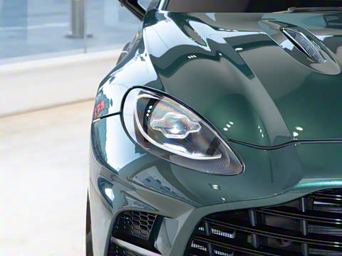 2025�� 4.0T V8 707