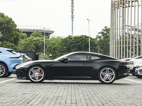 2025�� 4.0T V8 Coupe