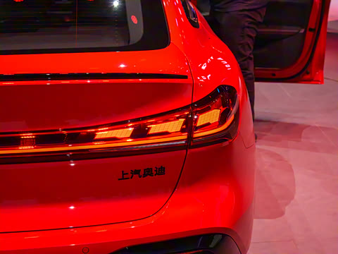 2026�� TFSI quattro 150kW �׷�������