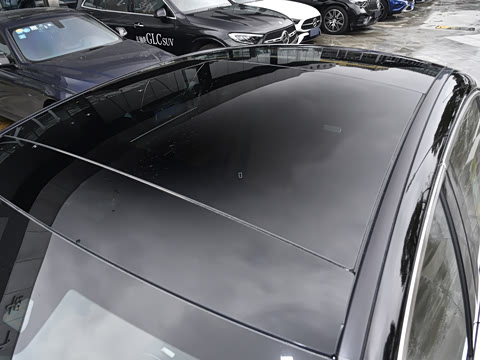 2025�� �Ŀ� E 300 L ������