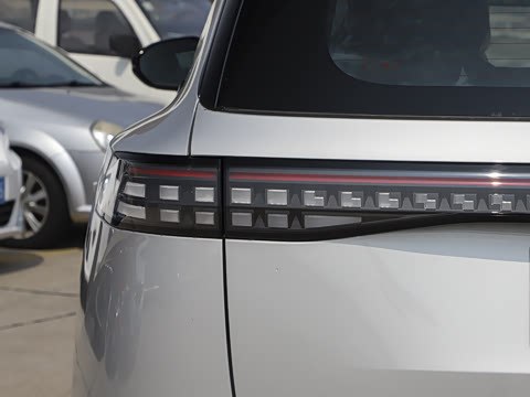 2025�� 636Ultra���Ȱ� 5��