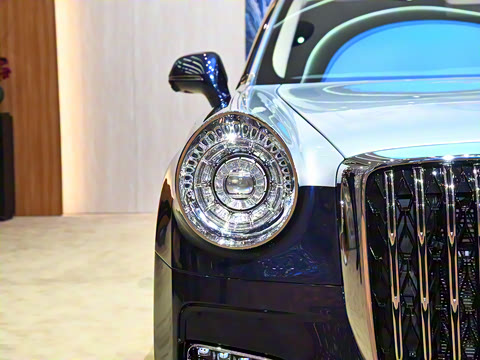 2025�� 4.0T V8 ��ͤ���϶��ư�