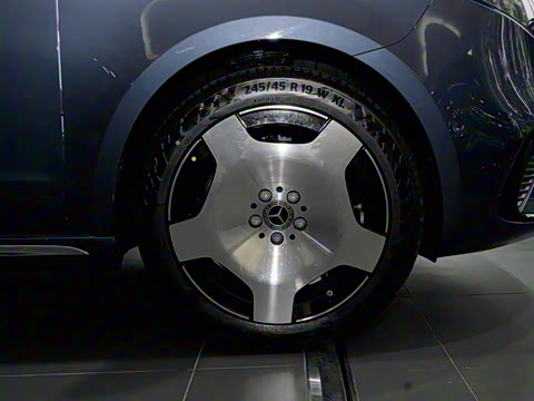 2024�� V 300 L ����������