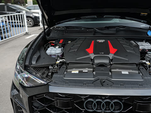 2025�� RS Q8 4.0T performance