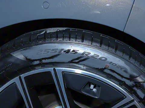 2023�� 735Li M�˶���װ