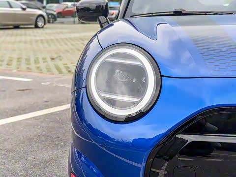 2025�� JOHN COOPER WORKS