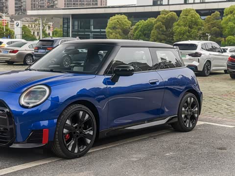 2025�� JOHN COOPER WORKS