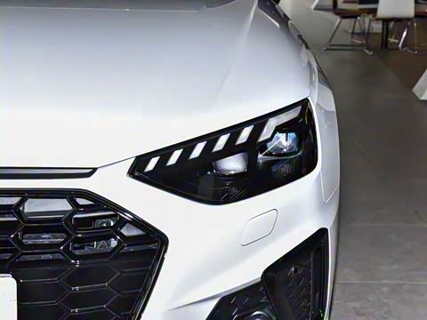 2025�� 200���������� 40 TFSI ���������� B&O ��ҹ��