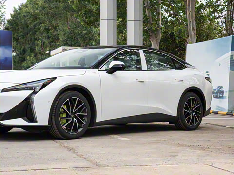 2025�� 560MAX 185kW