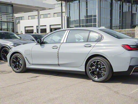 2025�� eDrive 40 L ��ҹ��װ