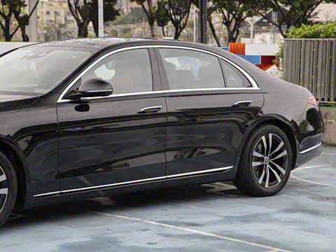 2025�� S 400 L ������