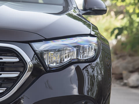 2025�� �Ŀ� E 300 L ������