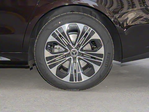 2025�� �Ŀ� E 300 L ������