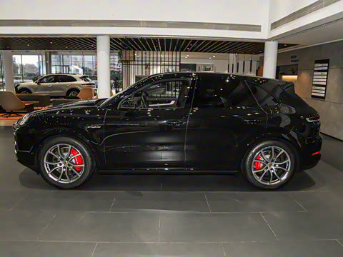 2025�� Cayenne S E-Hybrid 3.0T