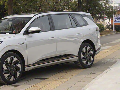 2025�� 210Ultra���̰� 6��