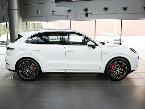 2025�� Cayenne S E-Hybrid 3.0T