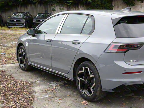 2025�� �Ŀ�� 300TSI R-Line