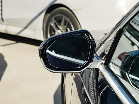 2025�� 530Li ������ M�˶���װ