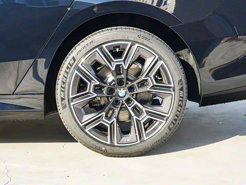 2025�� 530Li ������ M�˶���װ