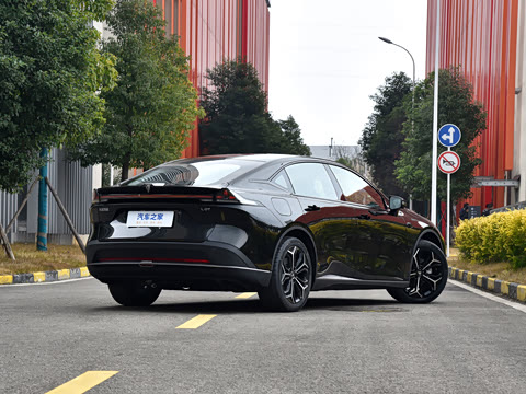 2025�� 300UltraǬ���Ǽ�ADS SE���̰�