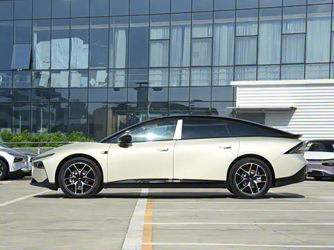 2025�� �������� Max �콢��