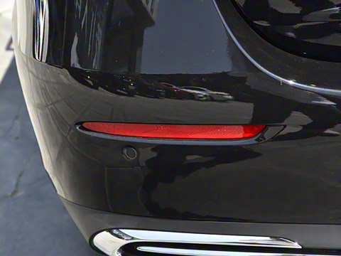 2025�� �Ŀ� E 300 L �����