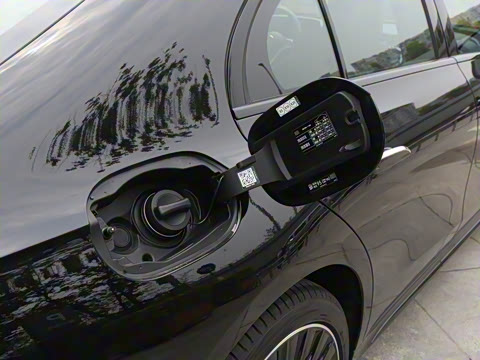 2025�� �Ŀ� E 300 �������˶���