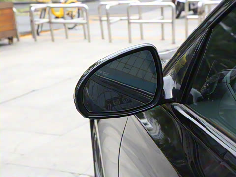 2025�� �Ŀ� E 300 �������˶���