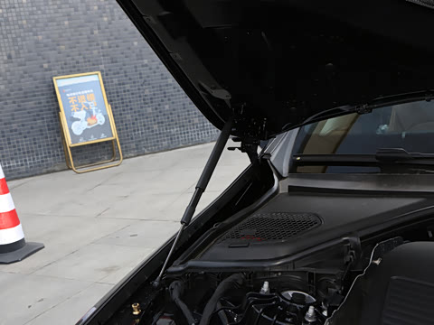 2025�� �Ŀ� E 300 L ʱ���˶���