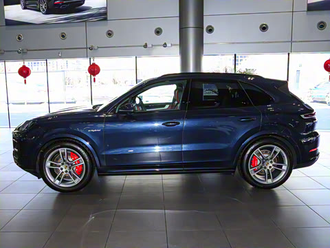 2025�� Cayenne S E-Hybrid 3.0T