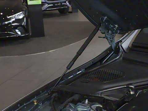 2025�� �Ŀ� E 300 L ������