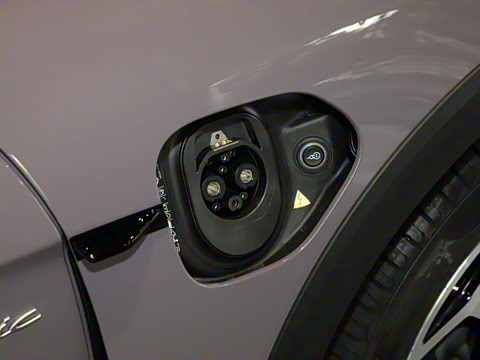 2024�� Taycan 4 Cross Turismo