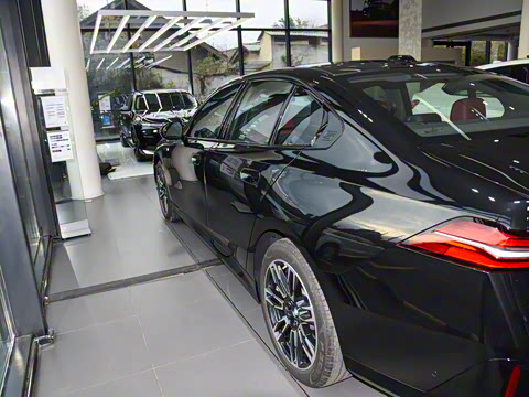 2024�� 525i M�˶���װ