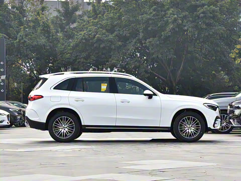 2025�� GLC 300 L 4MATIC ������ 7��